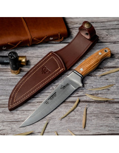 Cuchillo de caza mango olivo, hoja 15 cms.