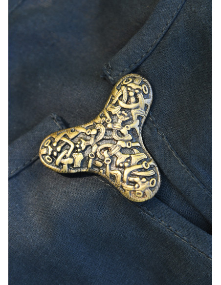 Vikingebroche med kløverfibula i messing