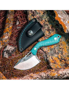 Cuchillo Pyrana, juma azul y funda de cuero negra