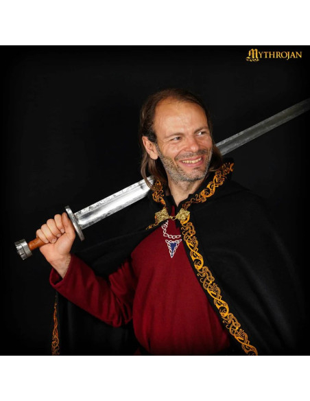 Capa medieval en lana con bordes...