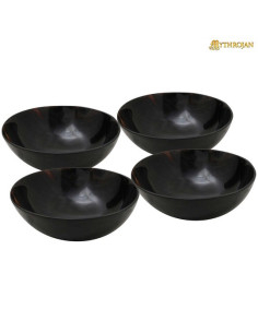 Set mit 4 mittelalterlichen Hornschalen (12,7 x 4,5 cm).