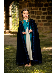 Capa de lana para niños, con bordados a mano 2