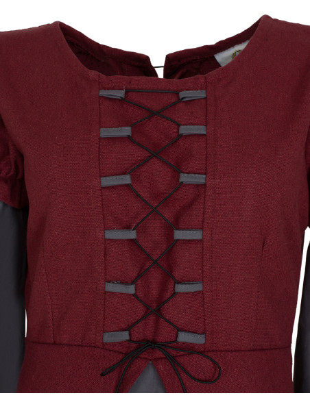 Langärmliges mittelalterliches Kleid...