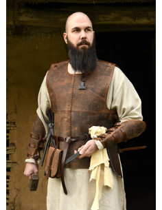 Peto medieval cuero modelo Sindri, color marrón 2