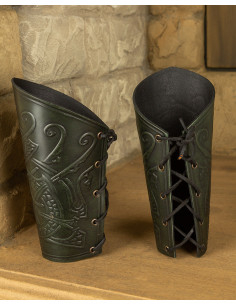 Brazaletes medievales cuero modelo Ragnarok, color verde 2