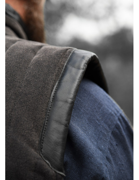 Mittelalterlicher ärmelloser...