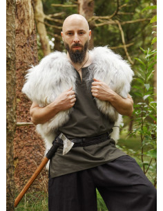 Natürlicher Pelzmantel, Modell Berserker, in geflecktem Weiß
