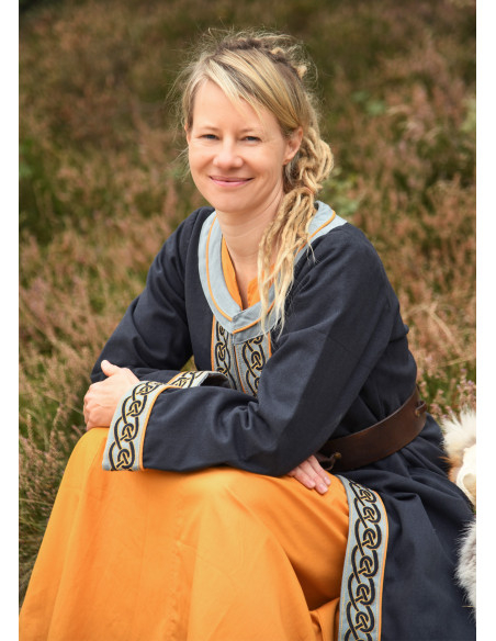 Vikingischer, bestickter Mantel...