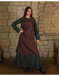 Middeleeuwse boeren schort model Ormhild, kleur bruin