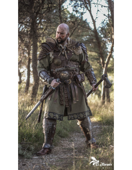 Grebas vikingas Bárbaros con grabados