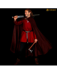 Capa medieval en lana con capucha y broche 2