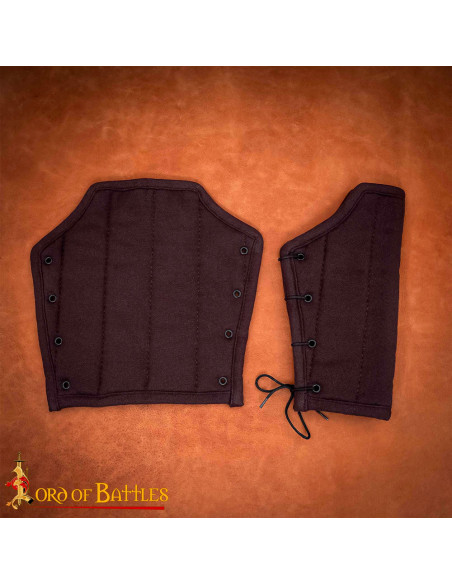 Middelalderlige polstrede armringe i...