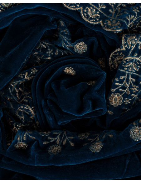 Middelalderligt tørklæde dekoreret...