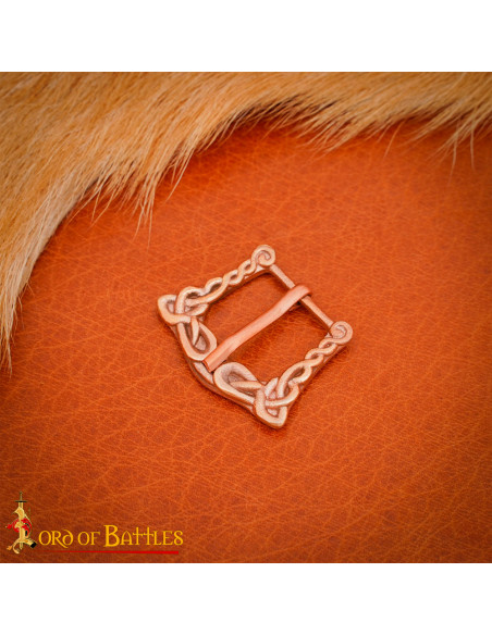 Hebilla clasica en bronce con adornos...