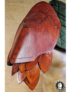 Middeleeuwse leren schouderstukken model Namor, kleur bruin 2