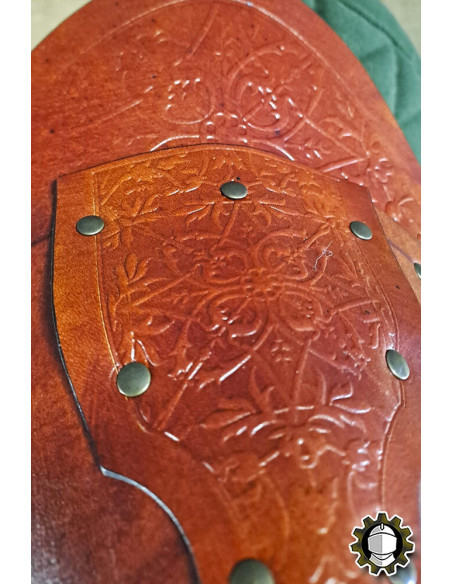 Middeleeuwse leren schouderstukken...