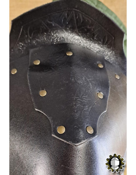 Medievale skulderbeskyttere i læder,...