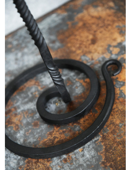 Kandelaber til lys og stativ til hjelme