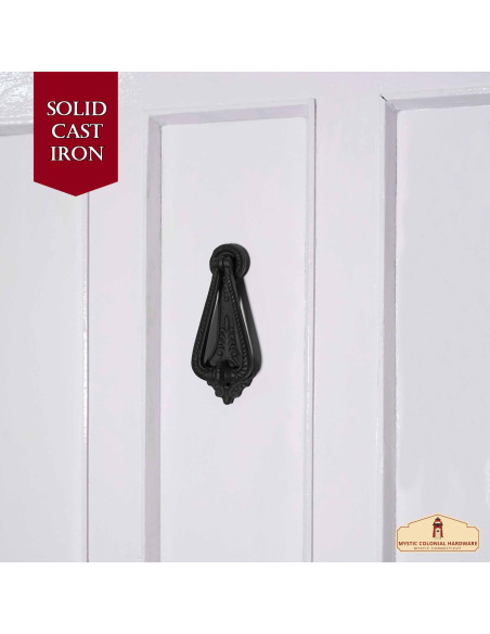 Aldaba puerta medieval con aro en en...