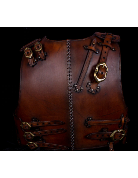 Peto en cuero modelo Explorer, con...