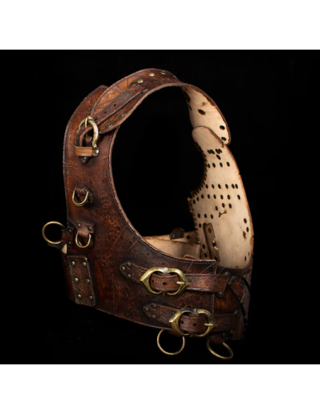 Peto de cuero marrón modelo Bárbaro