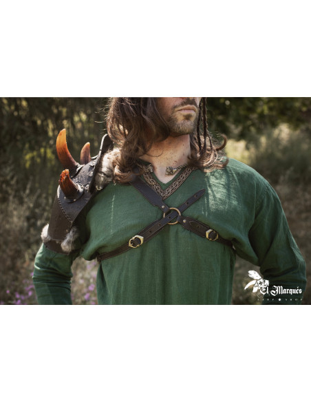 Hombrera grande de cuero modelo Berseker