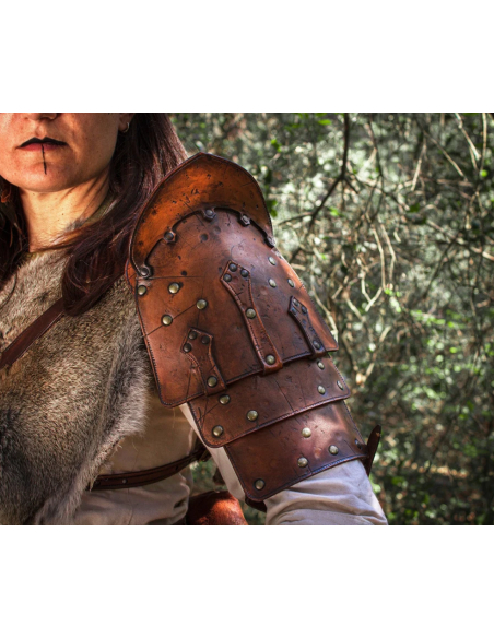 Abgenutzte Lederschulterpolster...