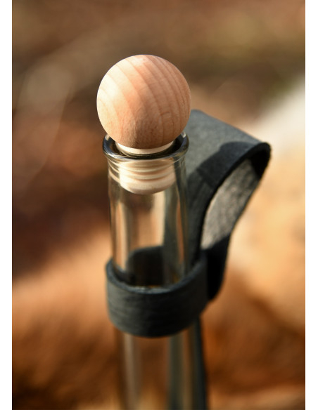 Langhalset glasflaske med bælteholder...