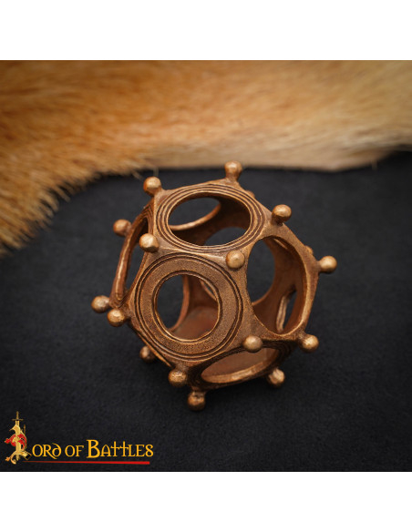 Romeinse dodecaëder in gegoten brons