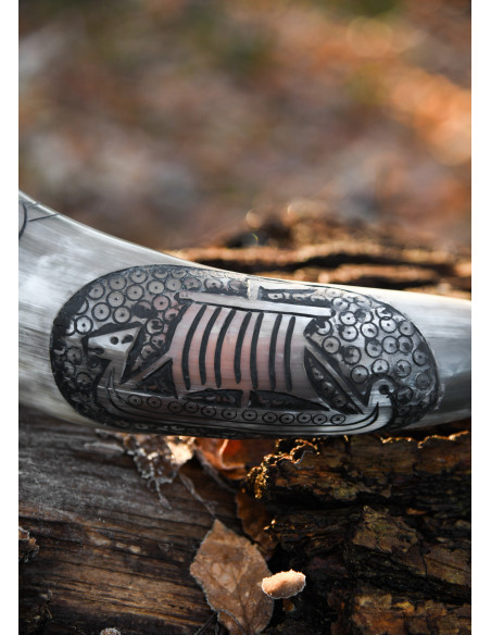 Cuerno para beber grabado Barco vikingo