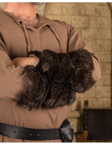 Brazaletes vikingos de piel de conejo...