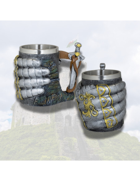 Medieval krus i resin, krigerens hånd