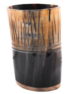 Mittelalterliche Tasse aus Horn und Holz (11 cm.)