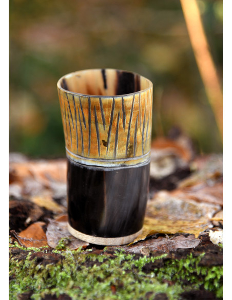 Taza medieval en cuerno y madera (11...