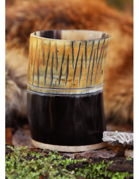 Taza medieval en cuerno y madera (11...