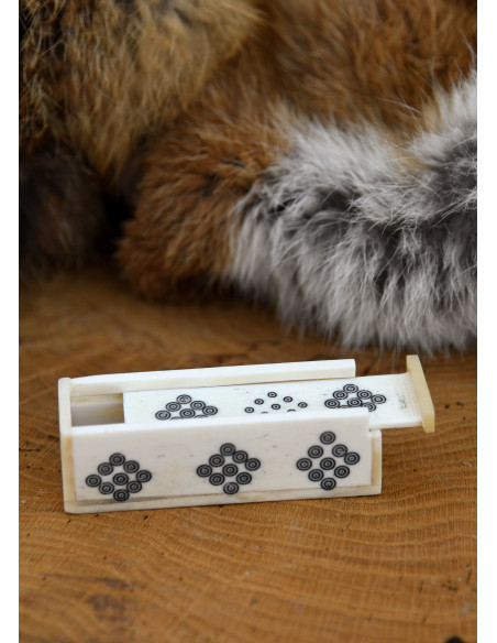 Cajita Vikinga hecha en hueso