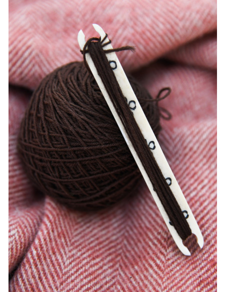 Knochen-Webschiffchen mit keltischen...