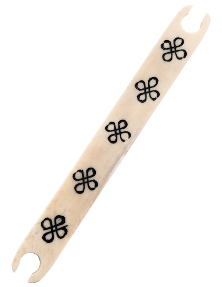 Lanzadera en hueso con nudos celtas