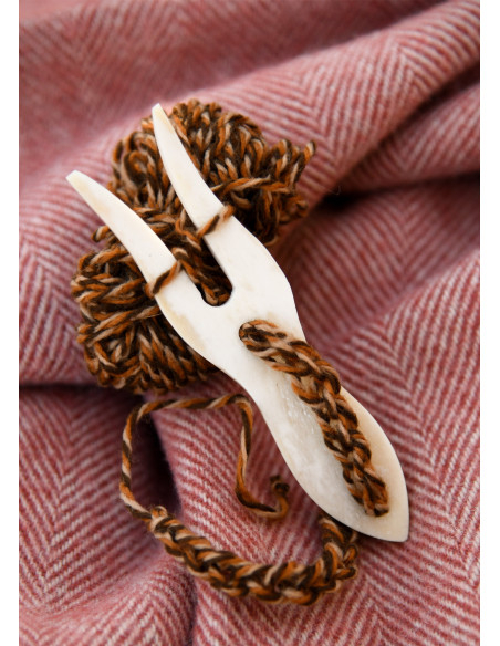 Lucet vikingo-medieval en hueso