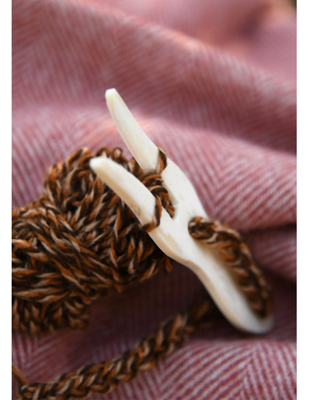 Lucet vikingo-medieval en hueso