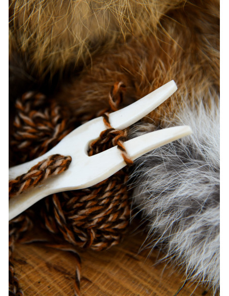 Lucet vikingo-medieval en hueso