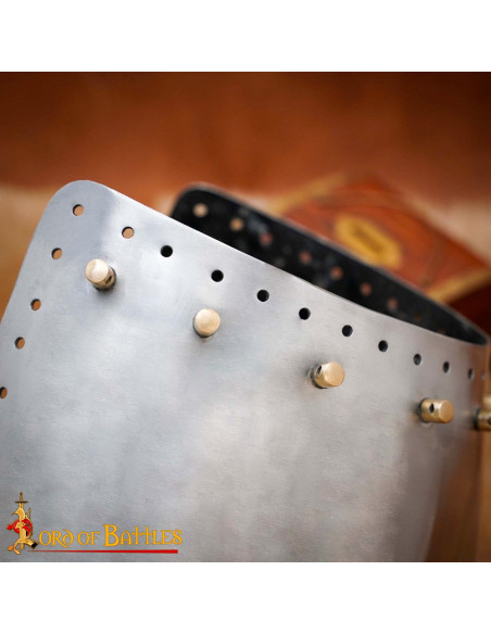 Bacinete medieval con visera completa...