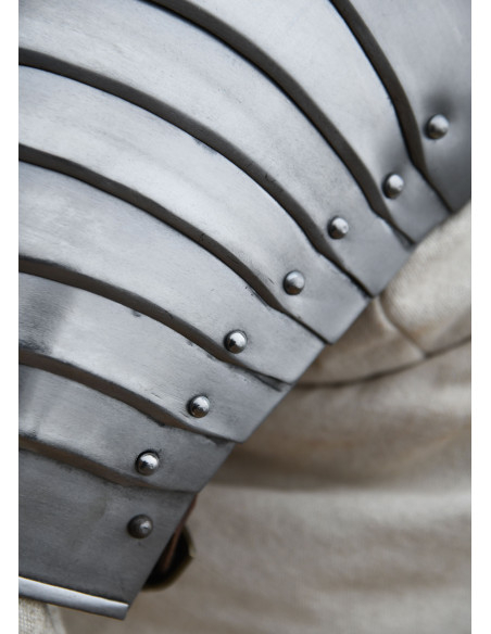 Middeleeuwse schouderstukken in staal...