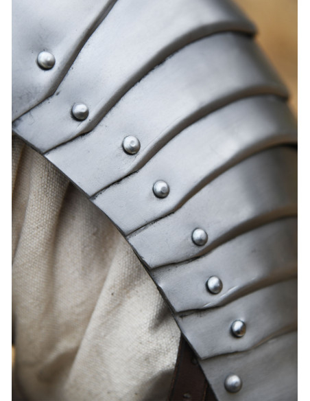 Middelalder skulderbeskyttere i stål...