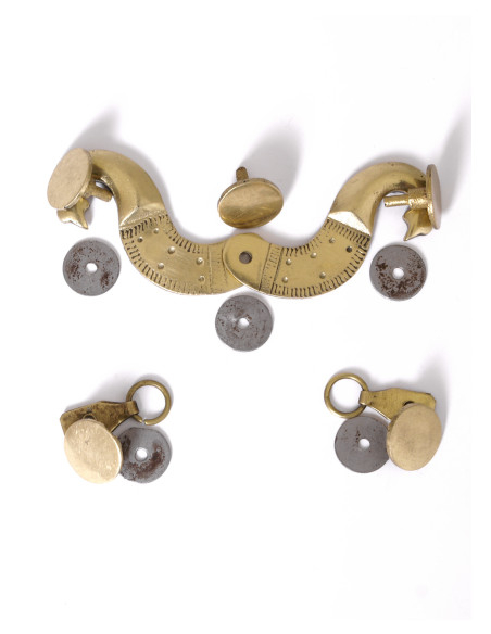 Beslag og knapper til Lórica Hamata...