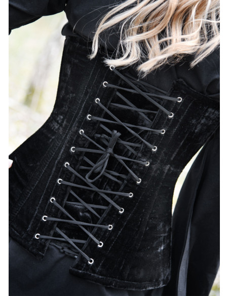 Stort middelalderkorset i sort fløjl