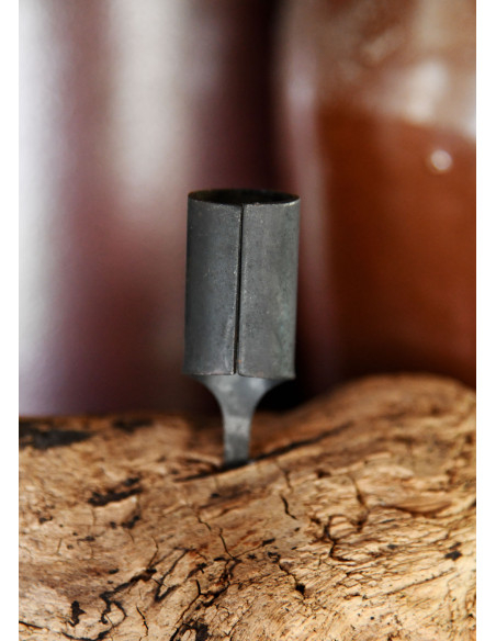 Mittelalterlicher Kerzenhalter aus Stahl