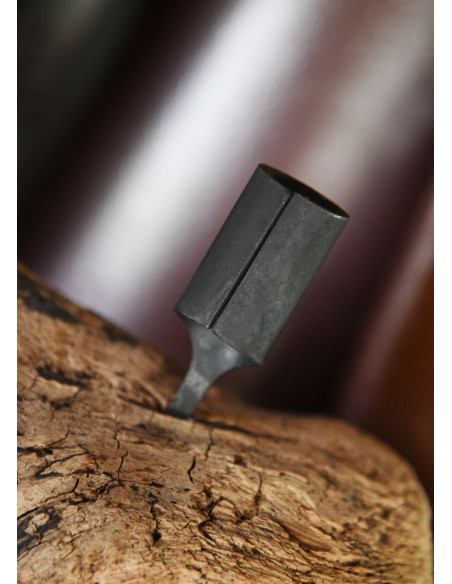 Middelalderlysestage i stål