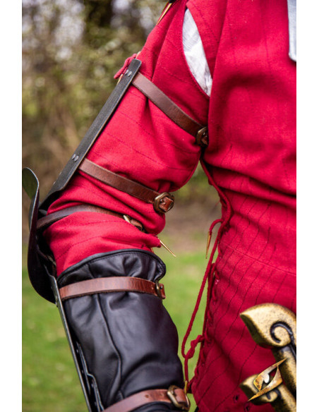 Mittelalterliche Arme aus Stahl...