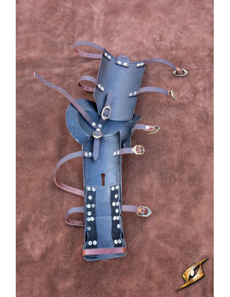 Mittelalterliche Arme aus Stahl...